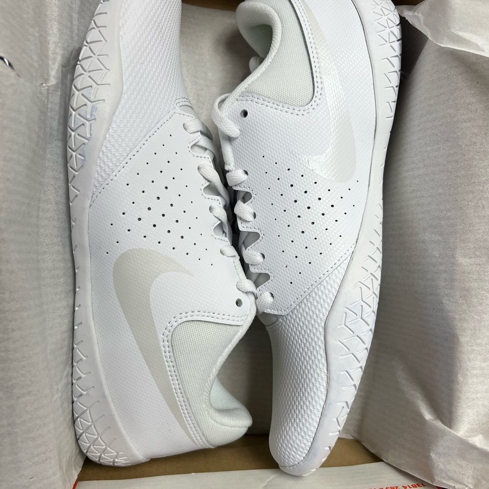 NIKE CHEER SIDELINE SHOES